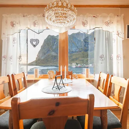 Valen Retro Home, Reine Moskenes