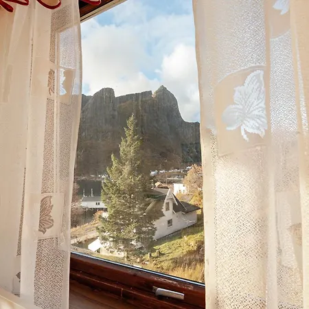 Valen Retro Home, Reine Moskenes