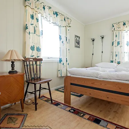 Valen Retro Home, Reine Feriehus *