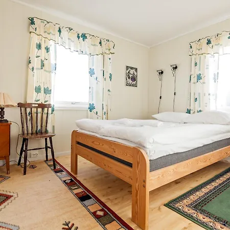 Valen Retro Home, Dom wakacyjny Reine